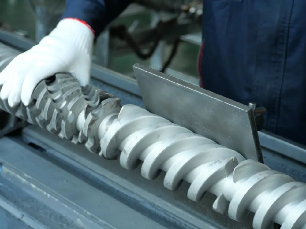 ວິທີການເຮັດຄວາມສະອາດ screw extruder ດຽວໂດຍບໍ່ມີການທໍາລາຍ screw ຫຼື barrel